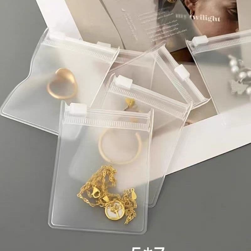 Soft jewelry bag, sealed bag, earrings, accessory, necklace, storage system, (Physicals) 3