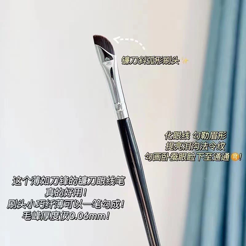 Ultra thin eye pencil, brush for contouring 2