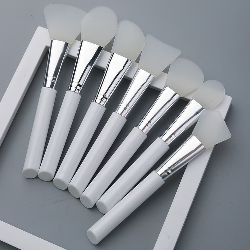 Face mask, cosmetic silicone brush for face for manicure, easy application, for beauty salons 2