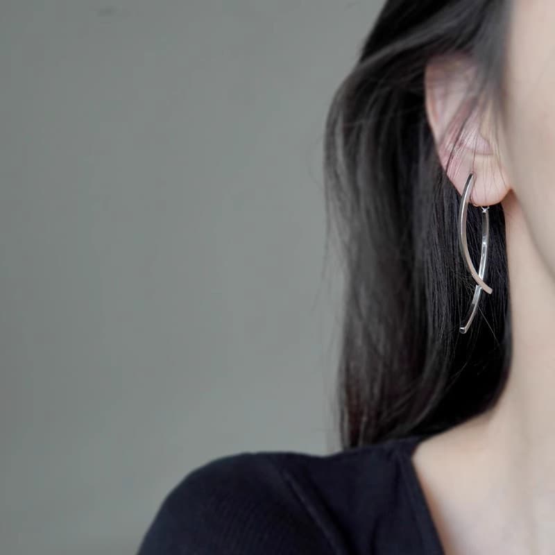 Crooked small design earrings, silver 925 sample, simple and elegant design, internet celebrity 4