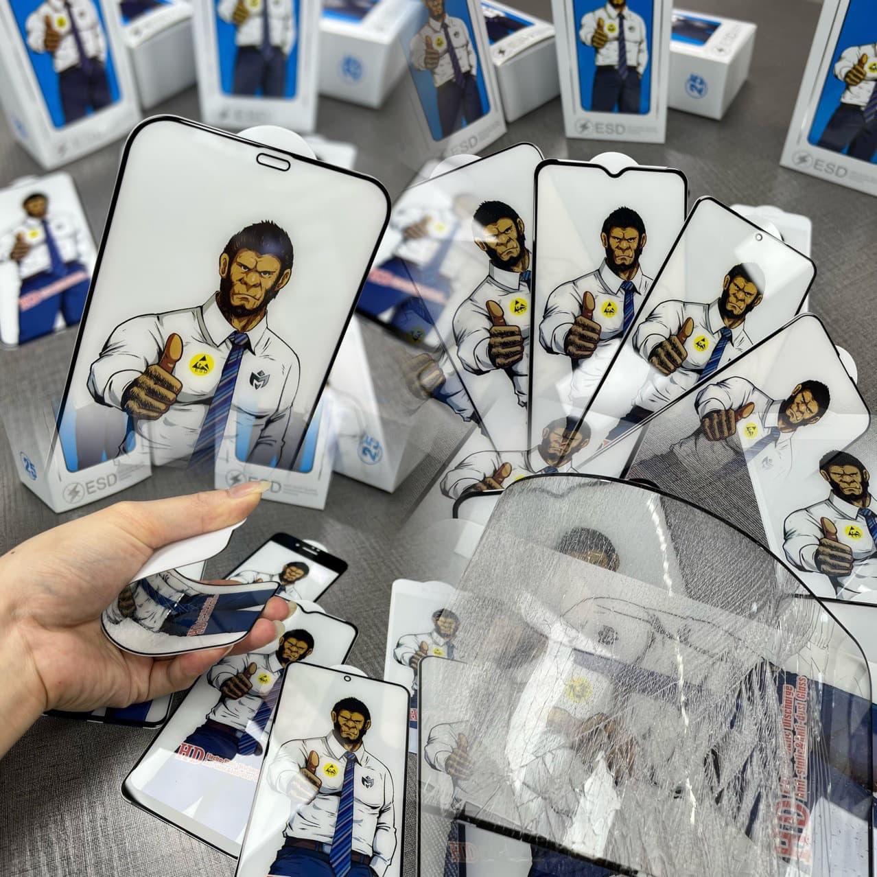 Gorilla tempered film is suitable for Apple 15 anti-peep iPhone 14 frosted anti-fingerprint 13 dustproof net 12 glass film 2