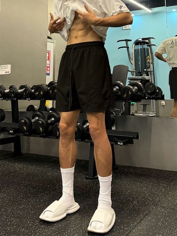 Men's solid summer shorts, sports trousers for gym for leisure, American style, simple and elegant design, for running