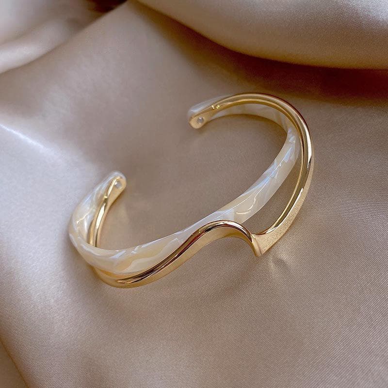 Metal brand small design bracelet, fashionable jewelry, light luxury style, Korean style, internet celebrity