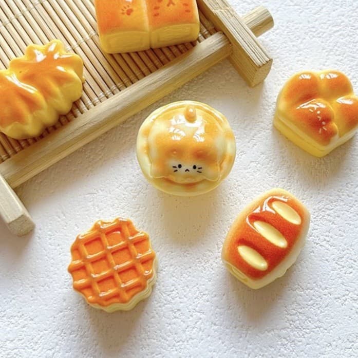 Small realistic food play, cream phone case, slime with accessories, cat, bread, DIY 3
