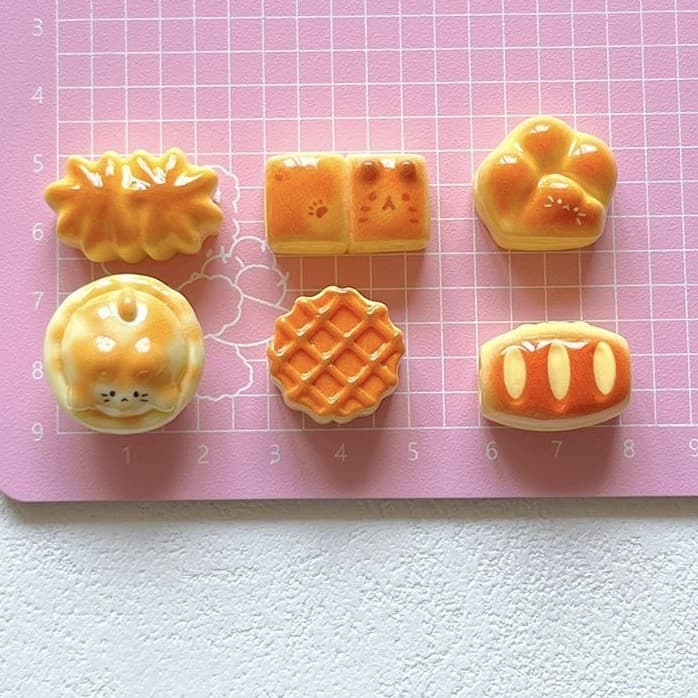Small realistic food play, cream phone case, slime with accessories, cat, bread, DIY 4