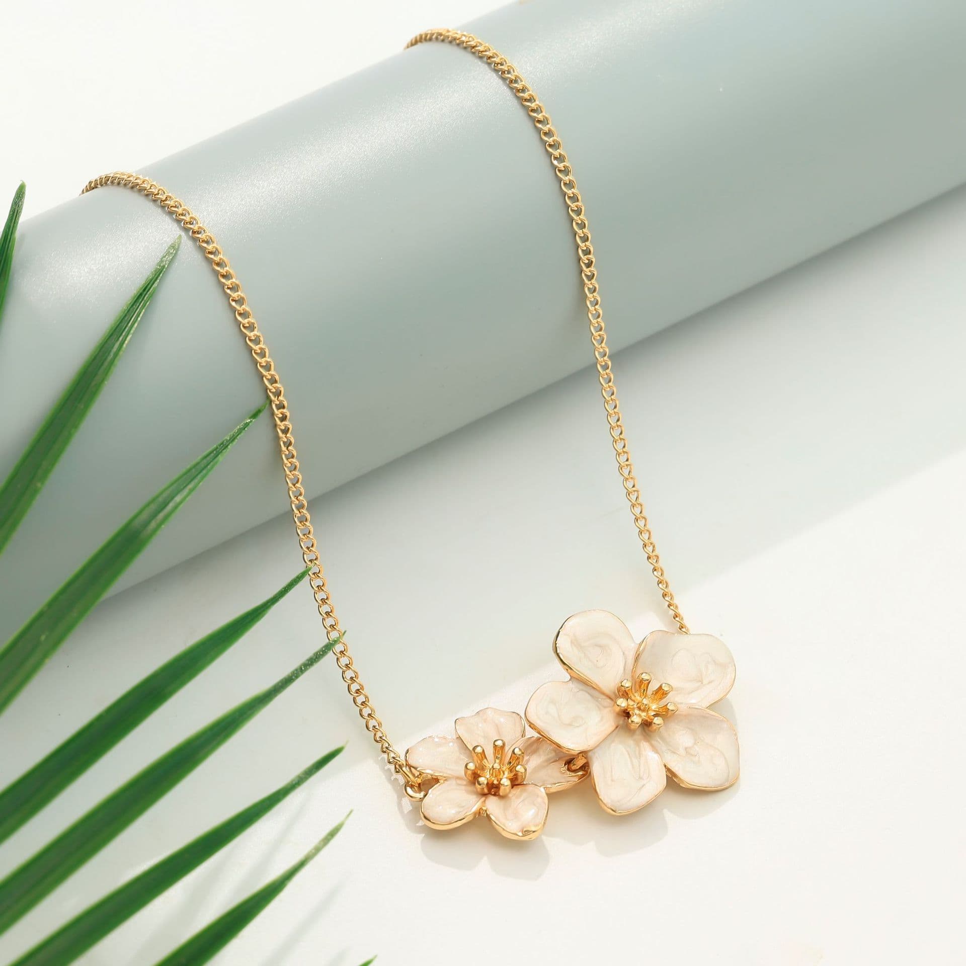 Summer universal necklace, small design elegant chain for key bag , Amazon, flowered, high-quality style, light luxury style, trend of season 4