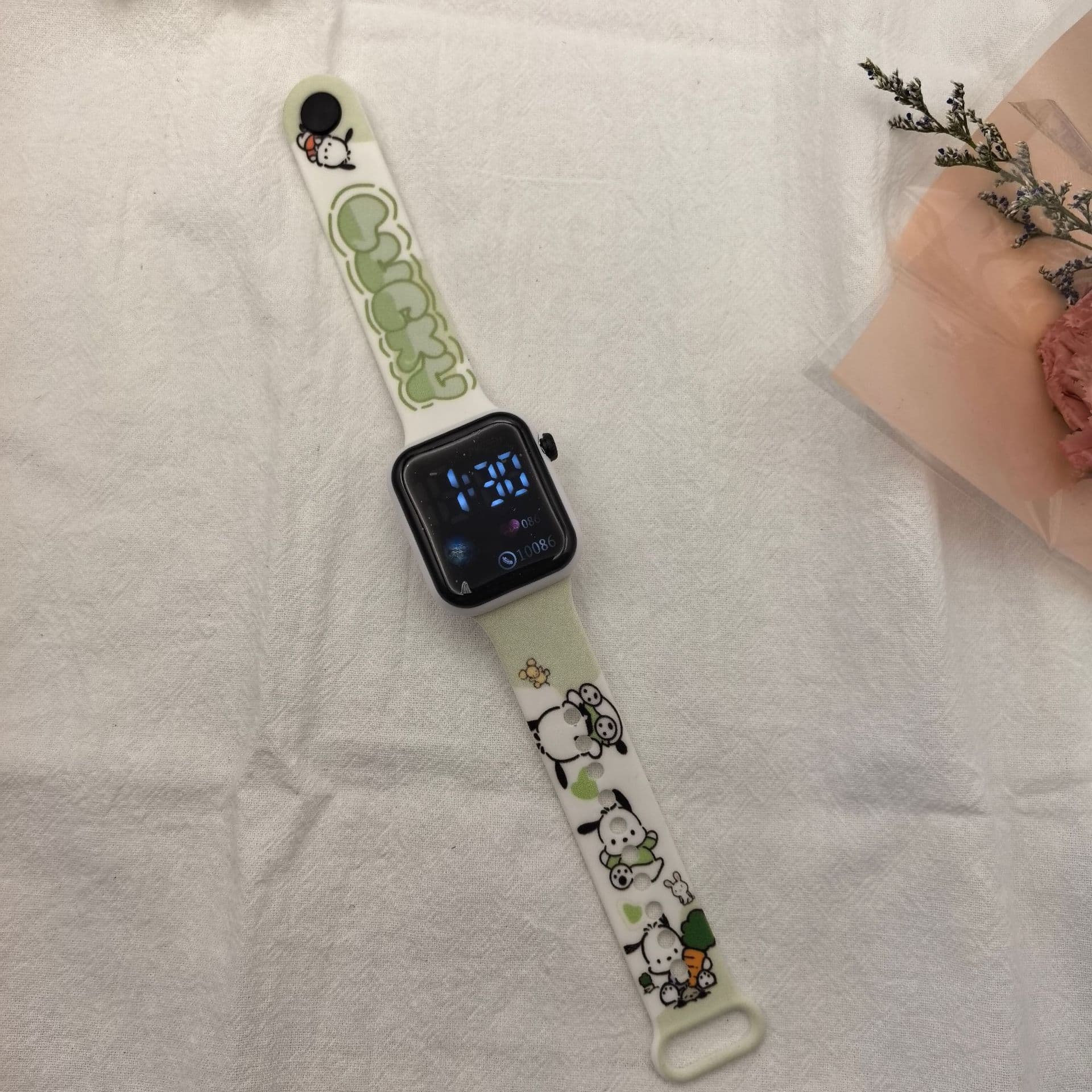 Cartoon fashionable square children's electronic watch 3