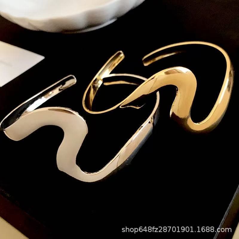Metal wave-shaped bracelet armband. Simple and cool open-ended bracelet armband suitable for women. 2