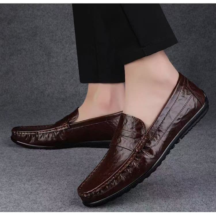 Universal fashionable breathable comfortable casual shoes made of black leather, easy to put on, soft sole 3