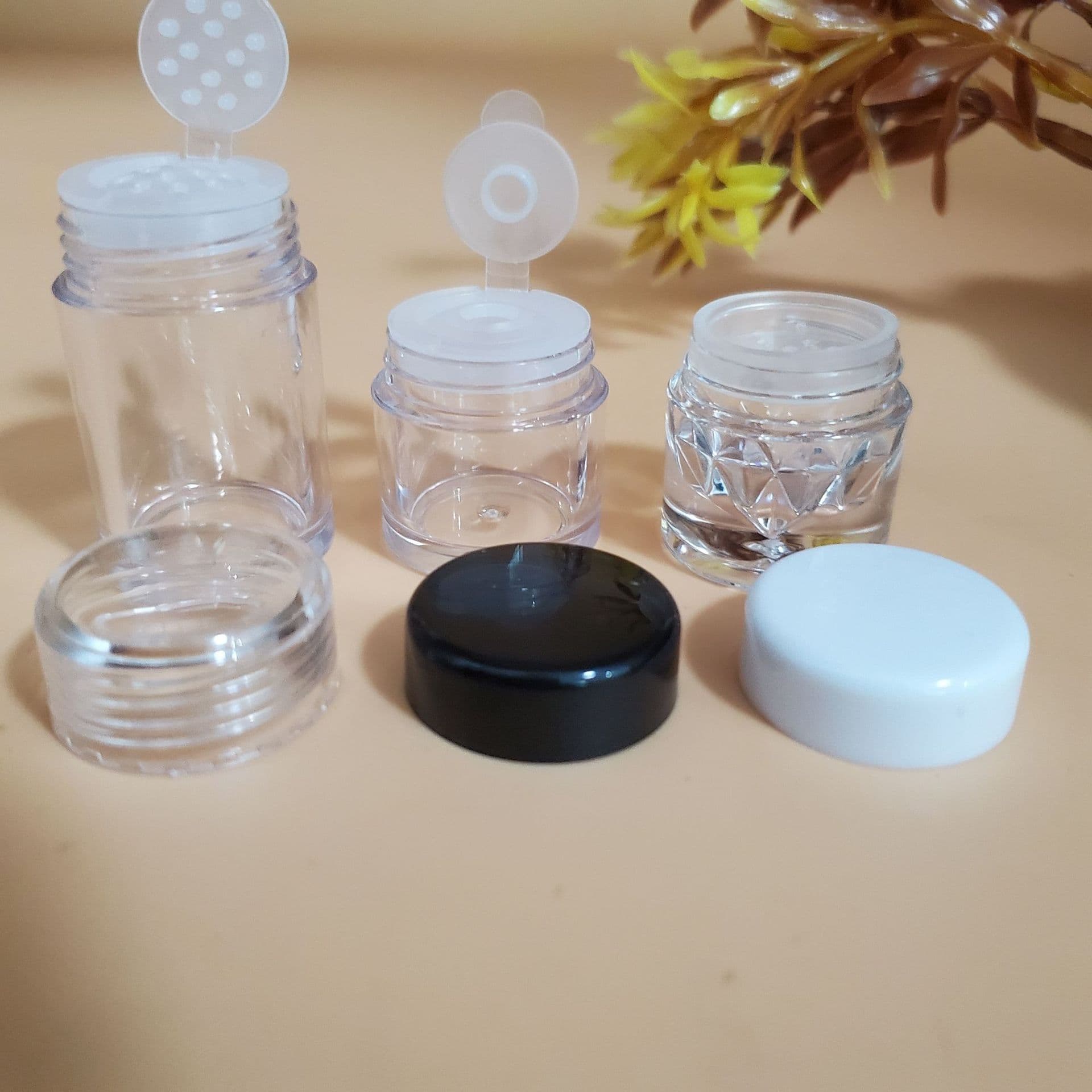 Manufacturer supplies 3g5g8g10g single-hole porous flip-top small powder bottle with inner plug for nail powder bottle cosmetic packaging materials