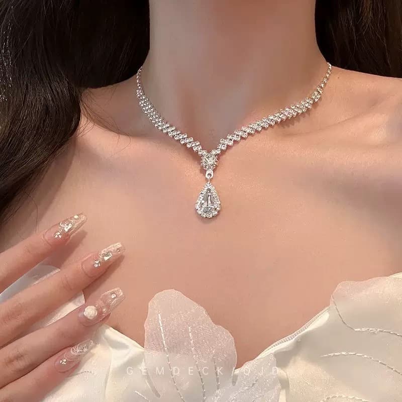 2025 new super flashing temperament rhinestone necklace bride wedding banquet jewelry flashing diamond high-end sense cervical chain collarbone chain